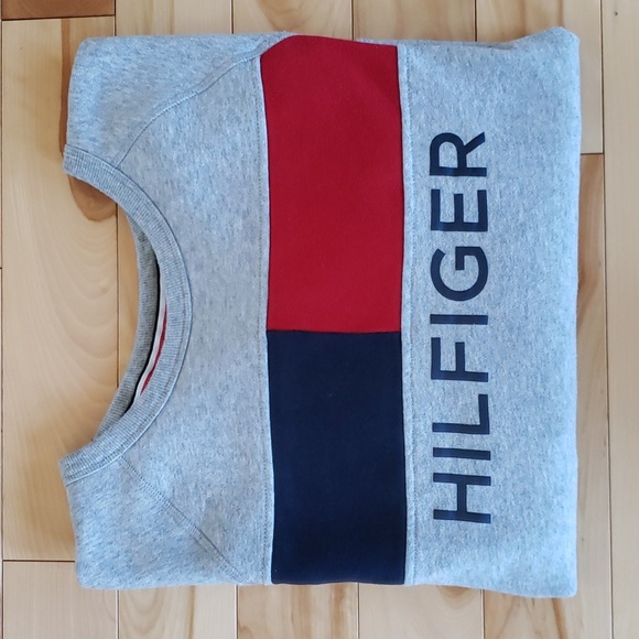 Tommy Hilfiger cropped sweatshirt - Picture 2 of 7
